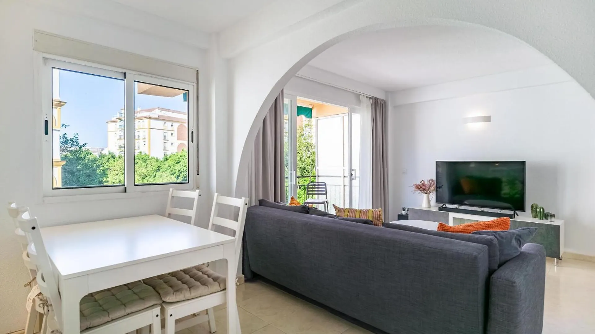 Awesome Apartment In Fuengirola With Wifi إسبانيا